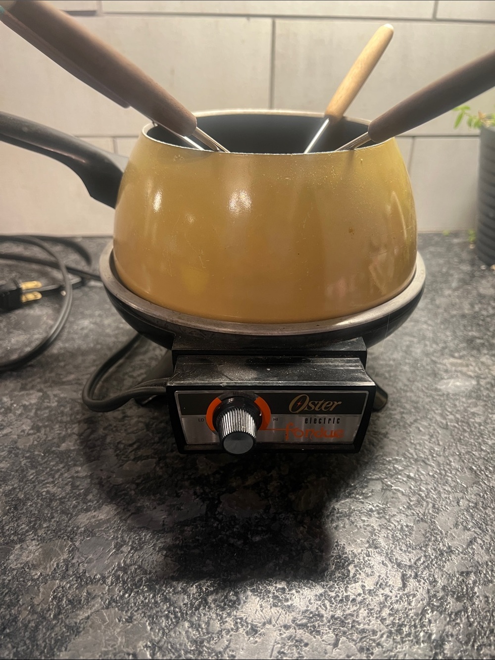 Oster Harvest Gold Electric Fondue Set with Black Base. 4 forks included